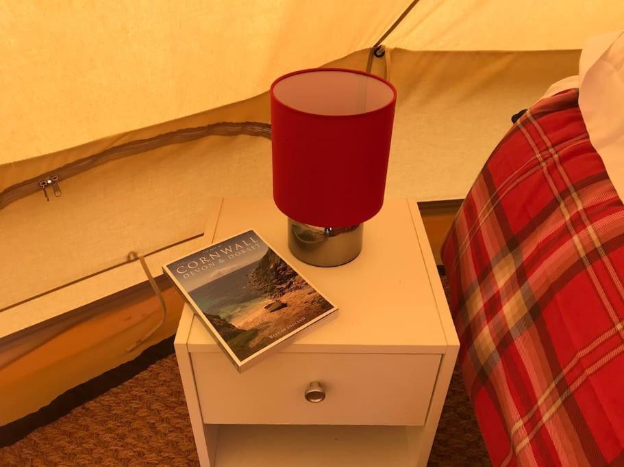 Cox Hill Glamping Benson Campismo de Luxo *